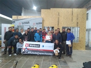 Se desarrolló durante tres días intensos con un grupo de gente muy trabajadora! Damos las gracias a nuestros proveedores por su ayuda y a los asistentes por su interés en nuestra capacitación (Un año mas junto a Barbieri y nuestra tan esperada capacitación de mano de obra de Steel Framing.)