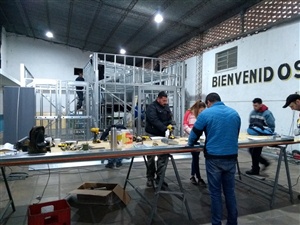 Se desarrolló durante tres días intensos con un grupo de gente muy trabajadora! Damos las gracias a nuestros proveedores por su ayuda y a los asistentes por su interés en nuestra capacitación (Un año mas junto a Barbieri y nuestra tan esperada capacitación de mano de obra de Steel Framing.)
